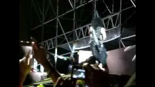 KISS - Love Gun: Paul Stanley flying back (São Paulo 17/11/2012)