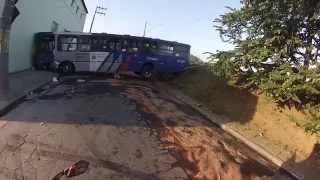 MotoLoucoPirituba - Acidente grave - Ônibus Intermunicipal cai no barranco.