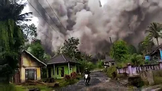 Semeru volcano: More people flee as Indonesia issues highest warning