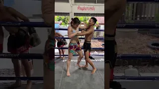タイの男の子に簡単に投げ飛ばされる。。　#shorts