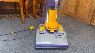 Dyson DC01 Absolute + vacuum cleaner - First look & brief demo