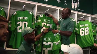 Eagles fans flock to Pro Shop for release of Kelly Green jerseys