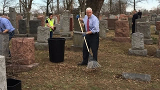 Pence helps clean up vandalized Jewish cemetery