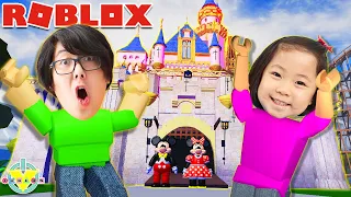 Kate and Daddy go to DISNEYLAND in Roblox!