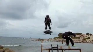 Hoverboard flight breaks world record (Crave Extra)