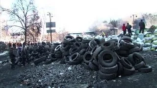 Kiev protesters expand camp after crisis talks fail