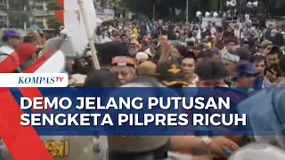 Sempat Ricuh! 2 Kelompok Massa Saling Lempar Botol dan Batu saat Demo di Patung Kuda