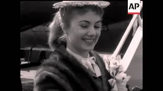 SHIRLEY JONES ARRIVES AT LONDON AIRPORT (HEATHROW) - SOUND