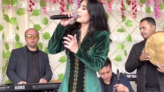 Gulasal Abdullayeva “Uzatamiz” (Muhriddin Holiqov) qoʻshigʻini jonli ijroda kuyladi.