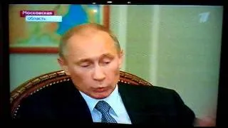 Путин замер в поцелуе