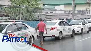 Delivery riders, ilang tsuper dismayado sa pagkaantala ng pamimigay ng fuel subsidy | TV Patrol