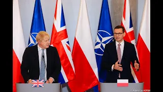 Mateusz Morawiecki i Boris Johnson podczas oświadczenia dla mediów po wspólnym spotkaniu