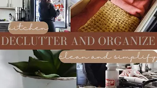DECLUTTER AND ORGANIZE | kitchen clean with me | SIMPLE LIVING