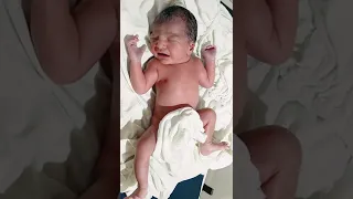 😍 Newborn baby girl after normal delivery first cute moment with first cry #shorts #trending #baby