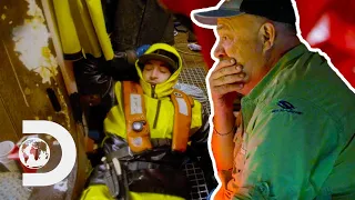 Traumatised Ship Deckhand Tangles Foot Onto Steel Line | Deadliest Catch