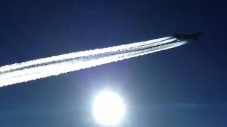 Air-to-Air with Airbus A380 (massive contrails)