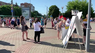 У торгового центра "Арбат" в Могилеве проходит пикет в поддержку Александра Лукашенко