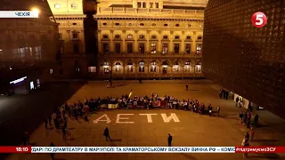 💔Свічками виклали напис – ДІТИ: у Чехії вшанували пам‘ять загиблих у Драмтеатрі Маріуполя