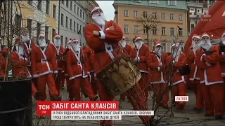 У Ризі відбувся щорічний забіг Санта Клаусів