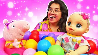 Peppa Pig y la muñeca bebé Alive van a una feria. Vídeos infantiles. Como mamá.