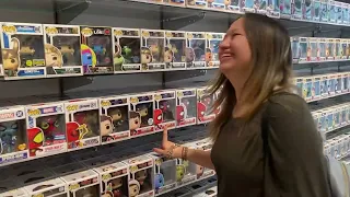 I LET MY GIRLFRIEND GUESS THE FUNKOPOP I BUY IT FOR HER