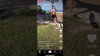 Michou fait que tomber, il tombe dans la mer, la piscine et sur Valouzz (nouveau TikTok)