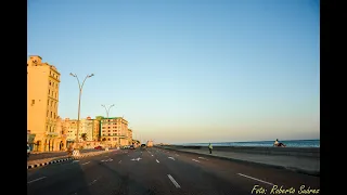 Por el MALECÓN de LA HABANA, CUBA