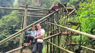 Nga and Hoang went to the market to buy ready-made summer clothes.