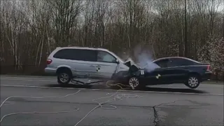 Volvo crash. Volvo S60 vs Chrysler Voyager. DDrive