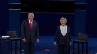 No handshake for Trump, Clinton at start of second debate