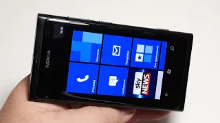 Nokia Lumia 800 на 16 гигабайт Прикольный Виндофончик кодовое имя 'Sea Ray' из 2011 года