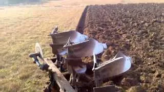 Massey Ferguson 590 ploughing with ransome tsr103