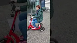 Probefahrt mit dem Ruf-Scooter in der SAHB Oensingen