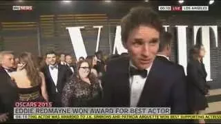 Oscars 2015: Eddie Redmayne Shows Off His Best Actor Oscar