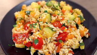 Recipe for delicious rice with zucchini, peppers and tomatoes. Light dinner!