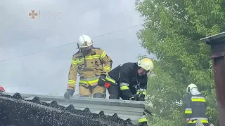 Столичні вогнеборці ліквідували пожежу в складській будівлі у Солом'янському районі