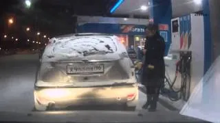 В Сургуте женщина подожгла на заправке свой автомобиль