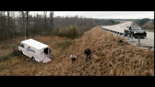 Момент ИЗ "Зомбилэнд": Может я не вовремя, конечно... Мне надо выпустить паровозик из кишок.