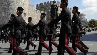 CHANGING OF GUARD AT WINDSOR CASTLE BY 10 QOGLR | FULL MOUNTING AND DISMOUNTING HD.