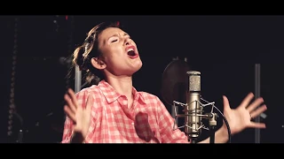 Monika Urlik - Spijam z Twoich Ust ... ( One Mic One Take Live )