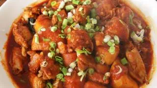 Traditional-style spicy braised chicken (Dakbokkeumtang: 닭볶음탕)