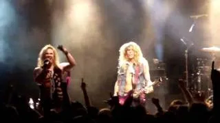 Steel Panther singing GNR Paradise city in Vancouver