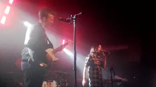 Alice Merton performing Hit the ground running during the London Leg of her European Tour