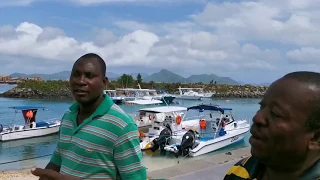 Остров Ла-Диг. Порт и пляж Anse la Réunion. Сейшелы. La Digue island. Seychelles.