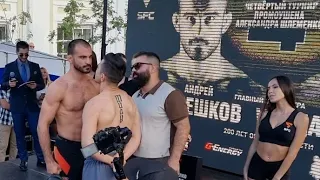 Андрей Корешков vs Леонардо да Сильва / ВЗВЕШИВАНИЕ В ОМСКЕ