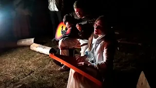 Мария Ладамира у костра на фестивале Уральский хоровод - 2023