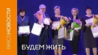 Вдова Караченцова получила премию в Кремле