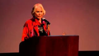 Ellen Burstyn receives the Golden Mitten Award at the Blue Water Film Festival 2013