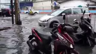 Amazing Thailand Pattaya Beach Crazy Street Floods Cars People