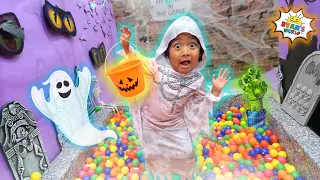 Ryan's Halloween Trick or Treat in the Haunted House Box Fort!